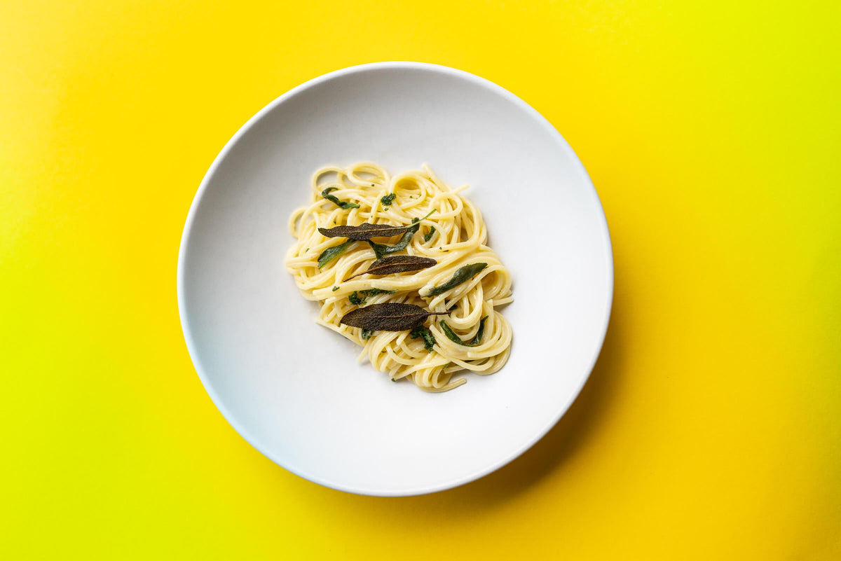 Spaghetti mit Butter und Salbei