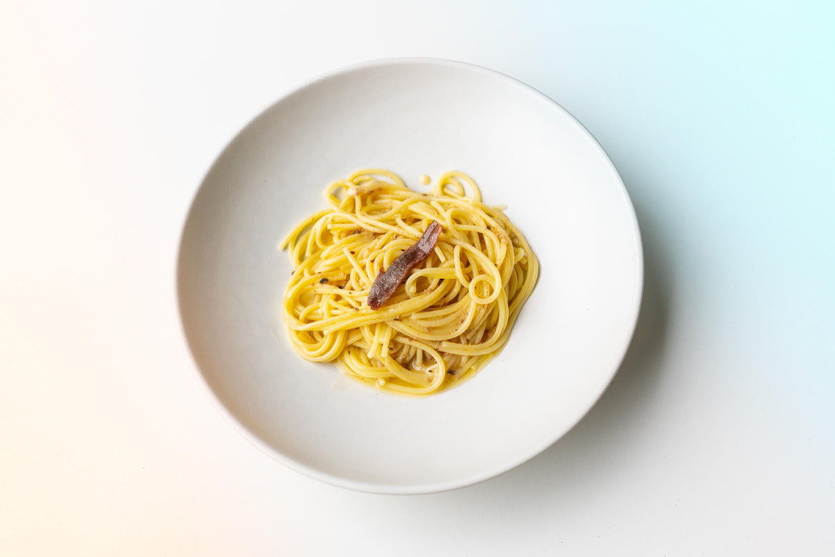 Spaghetti mit Butter und Sardellen
