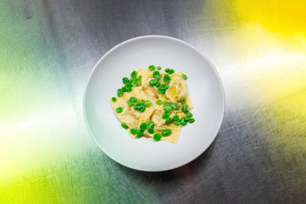 Rezept: Ravioli mit Burrata, Fave und Sardellen